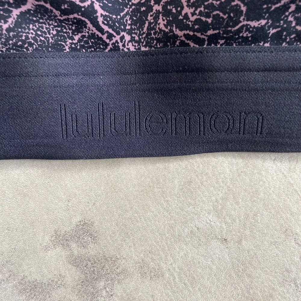 Lululemon Fine Form Bra Womens Size 34C Lacescape Spanish Rose Athletic